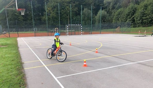 Program Varno na kolesu : Kako dobro slovenski kolesarji poznajo prometna pravila?