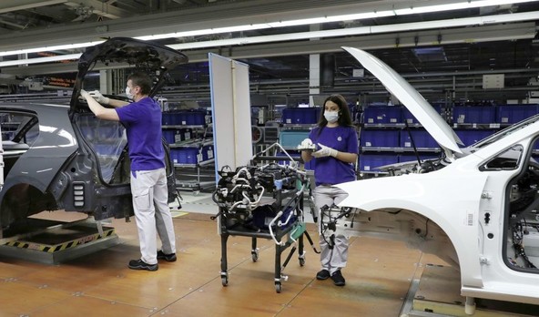 Volkswagen Osebna vozila : Volkswagen pripravlja postopen ponovni zagon proizvodnje