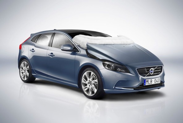 Volvo V40: Delovanje Volvove zračne blazine za pešce