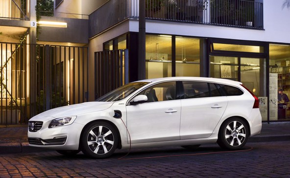 Volvo V60 (Plug-in Hybrid) : Eden izmed treh kandidatov za Zeleni avto leta