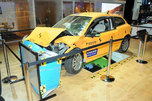 Avtosalon v Detroitu 2011: Na ogled postavljen testno razbit volvo C30 Electric