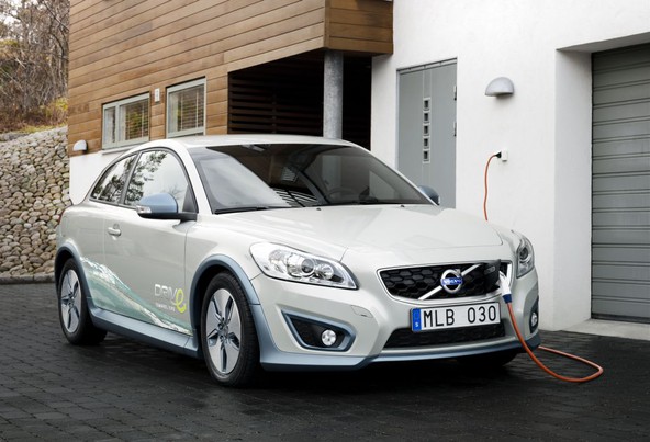 Volvo: Izdelava vsaj 50 testnih električnih volvov C30