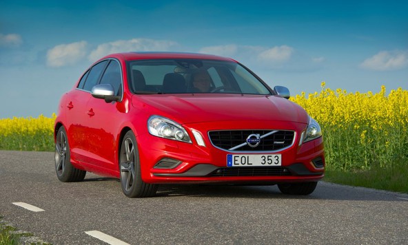 Volvo & IIHS: S60 z odličnimi rezultati na testu čelnih trčenj
