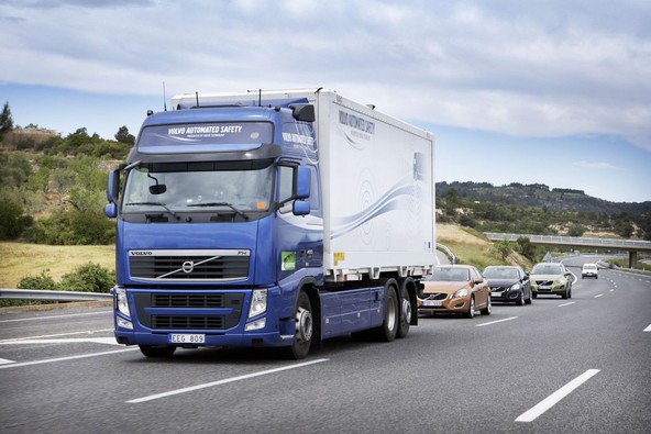 Volvo: SARTRE cestni vlak premierno na javnih cestah