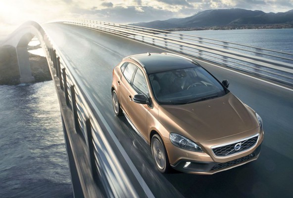 Volvo V40 Cross Country: Zmogljiv in izrazen crossover