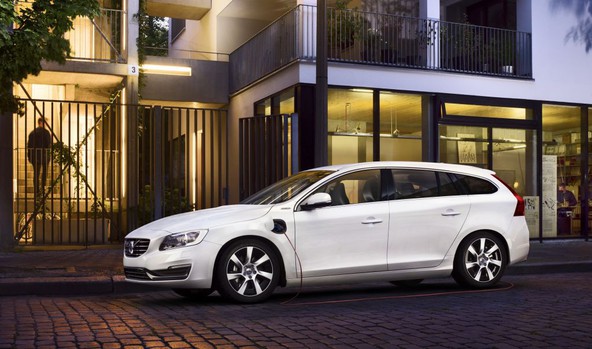 Volvo V60 (Plug-in Hybrid): Skoraj podvojena proizvodnja inovativnega priključnega hibrida 