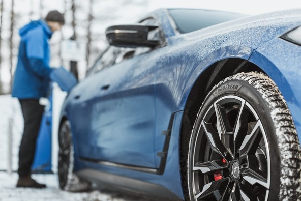 Študija, ki jo je za Goodyear izvedel Ipsos: VOZNIKI S PREMIJSKIMI ZIMSKIMI PNEVMATIKAMI SO BOLJ SAMOZAVESTNI