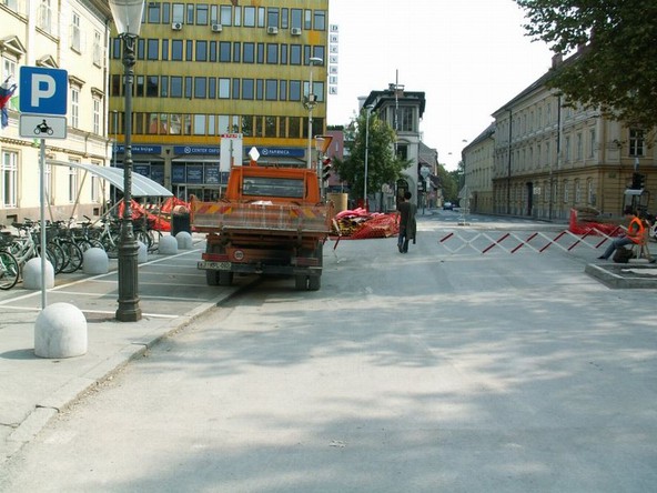 Zveza moto klubov Slovenije: Prošnja za zasuk prometnega znaka in odgovor MOL