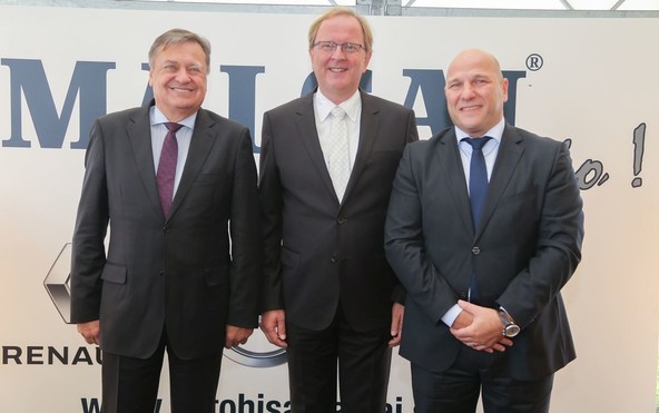 Župan Mestne občine Ljubljana Zoran Janković in generalni direktor Renault Nissan Adriatic Jean Pierre Mesić v družbi Andreja Malgaja
