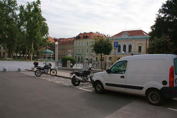 Zveza motoklubov Slovenije: Nova brezplačna parkirišča za motorna kolesa v Ljubljani