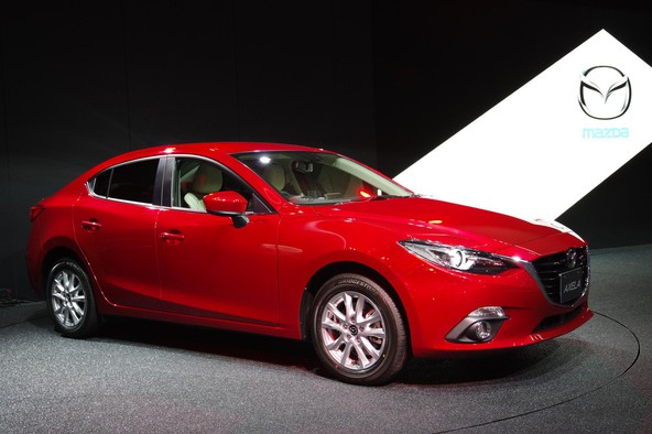 Mazda na avtomobilskem salonu v Tokiu 2013: Nova Mazda3 s hibridnim in plinskim pogonom