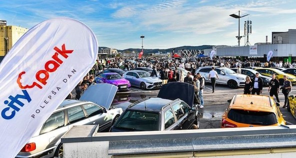 Car meet ima tradicionalno dobrodelno noto: V Cityparku se je zbralo več kot 250 eksotičnih vozil