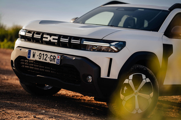 NOVA PONUDBA POGONSKIH SKLOPOV ZA DUSTER IN BIGSTER: TUDI  HIBRID NA AVTOPLIN S 4X4 IN SAMODEJNIM MENJALNIKOM