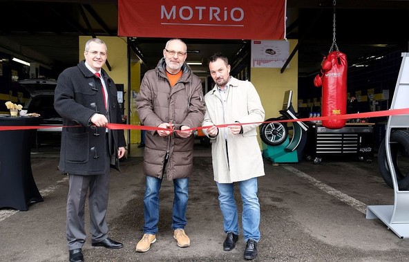Od leve: direktor prodaje Motrio v regiji Adriatic Milan Pantelič, lastnik in direktor Motrio Avtoservisa Martin Stipič, direktor poprodaje v Avtohiši Real Tomaž Šoba