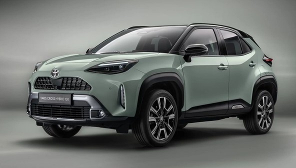 NOVI YARIS CROSS: ŠE VEČ MOČI, SLOGA IN TEHNOLOGIJE