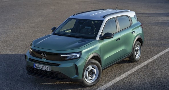 Vsestranski družinski SUV: Opel Frontera GS s sedmimi sedeži