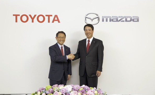 Poslovno sodelovanje: Toyota in Mazda bosta tesneje sodelovali
