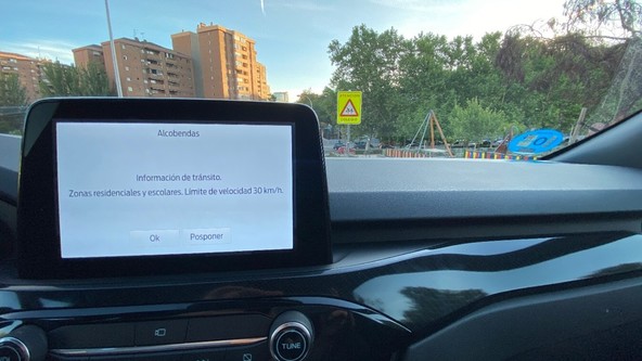 Boljša potovanja v pametnih mestih : Ford preizkuša tehnologijo povezanih avtomobilov