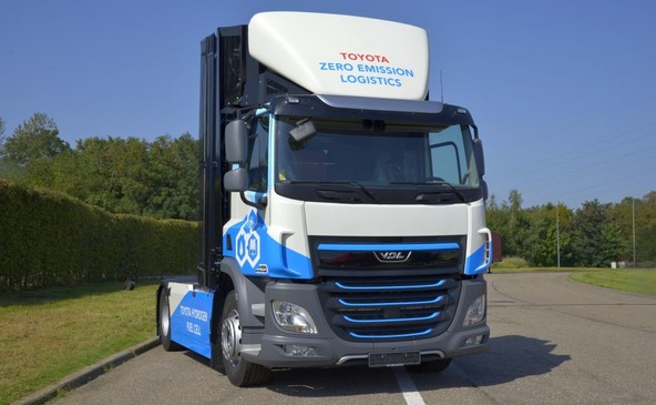 SKUPINA VDL GROEP & TOYOTA: TOVORNJAK NA GORIVNE CELICE ZA LOGISTIČNE POTREBE TOYOTE V EVROPI
