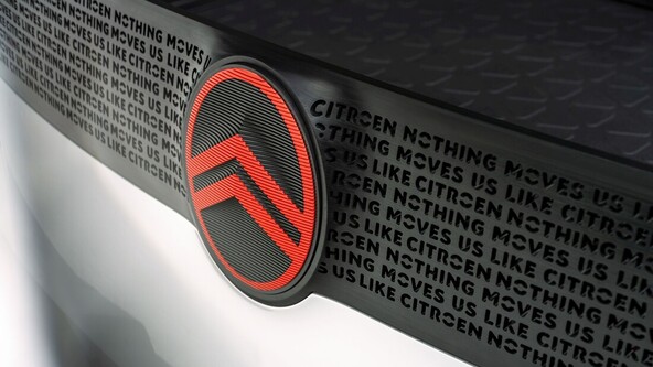 Stellantis FaSTLAne 2030: CITROËN OBUJA IKONO Z VRNITVIJO MODELA 2 CV!