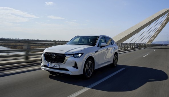 MAZDA CX-60 MODELNEGA LETA 2025: IZBOLJŠANA ZMOGLJIVOST IN IZPOPOLNJENA OBLIKA