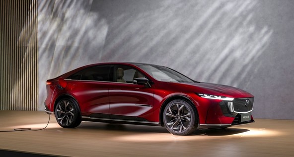 NOVA MAZDA6e: HARMONIJA ELEGANCE IN ELEKTRIFIKACIJE