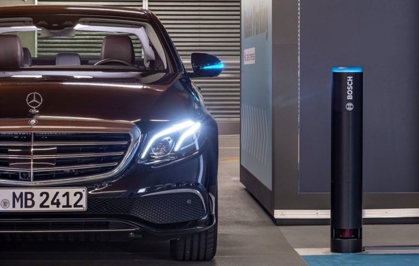 Prvi na svetu: Bosch in Daimler dobila dovoljenje za avtonomno parkiranje vozil brez človeškega nadzora