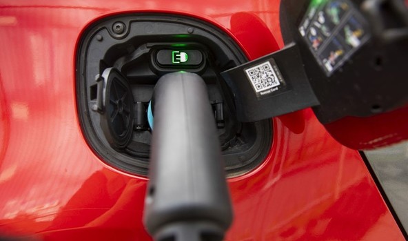 Skupinska inteligenca v oblaku omogoča daljše delovanje akumulatorjev: Bosch podaljšal življenjsko dobo akumulatorjev za električna vozila