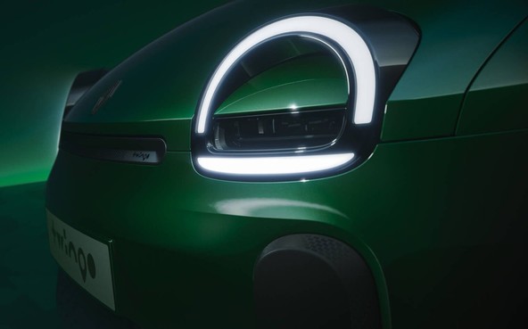 RENAULT TWINGO E-TECH ELECTRIC: OGREVANJE PRED RAZKRITJEM, KI BO 6. NOVEMBRA 2025