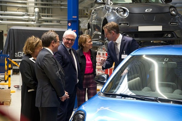 Globalna industrija električnih avtomobilov: Soočenje z bližajočim se primanjkljajem zalog naravnih virov in povečanimi okoljskimi pritiski