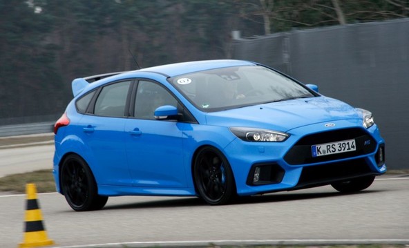 Obetaven začetek prodaje Focusa RS v Evropi: Vroči Ford Focus RS osvaja prestižne nagrade za dinamiko