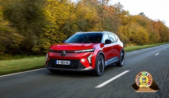 »CAR OF THE YEAR 2024«: SCENIC E-TECH ELECTRIC JE FINALIST IZBORA