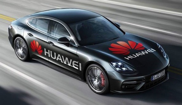 Inovacija vožnje: Huawei predstavil prvi avto, ki ga vozi umetna inteligenca v pametnem telefonu