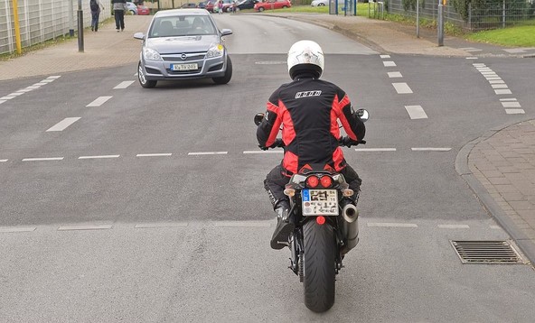 Pričetek nacionalne akcije za večjo varnost motoristov: Motoristi naj ne podcenjujejo voznih razmer in ne precenjujejo svojih vozniških sposobnosti
