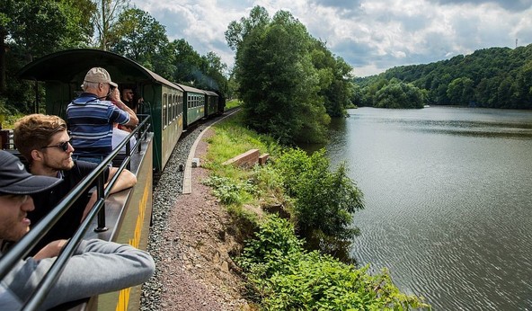 Gorenjski muzej & Inženirska zbornica Slovenije (IZS): S prenovljenim vagonom avtovlaka iz Bohinjske Bistrice do Mostu na Soči