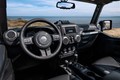 Poseben odnos, ki se osredotoča na varnost: Italijanski karabinjerji prevzeli vozilo Jeep Wrangler