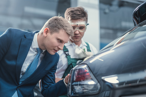 Korekturni lak: Ali se sprašujete kako popraviti manjše praske na avtomobilu?