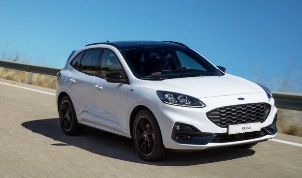 FORD KUGA PLUG-IN HYBRID: ZDAJ NA VOLJO S ‘ČRNIM PAKETOM’