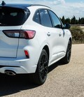 FORD KUGA PLUG-IN HYBRID: ZDAJ NA VOLJO S ‘ČRNIM PAKETOM’