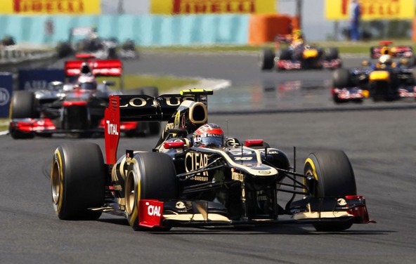 VN Abu Dabija: Prva zmaga moštva Lotus F1 v letošnji sezoni