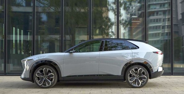 Mazda CX-6e : CX-6e prihaja v salone po vsej Evropi