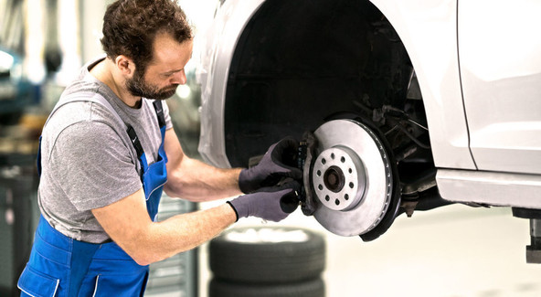 Avtoservis: starejše vozilo potrebuje še več pozornosti: Avtoservis: rabljene avtomobile lahko vzdržujete brez večjih stroškov