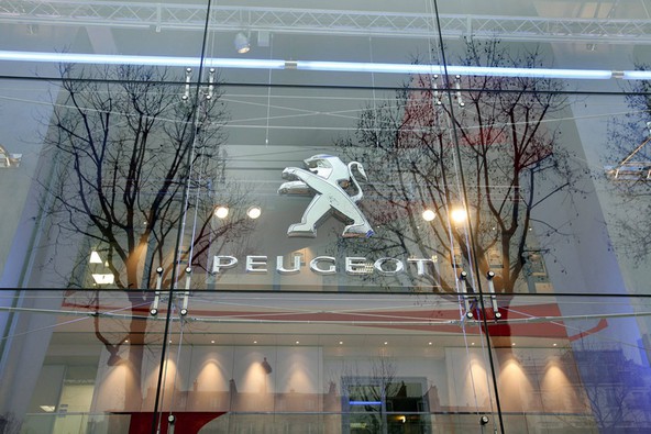 Peugeot : Začenja s trženjem modela 301  in uvaja enotno poimenovanje