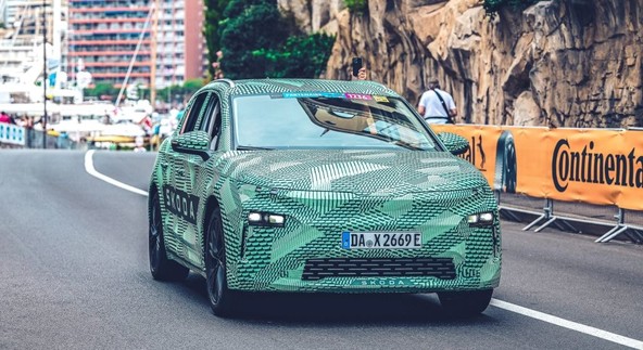 Zakamuflirani Škoda Elroq na Tour de France: Vrhunsko kolesarstvo pod Škodinim pokroviteljstvom 