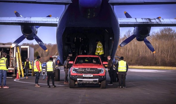 “LET, KAMERA, AKCIJA!”: VSTOPITE V ZAKULISJE FORDOVEGA FILMA O KASKADERSKIH PODVIGIH