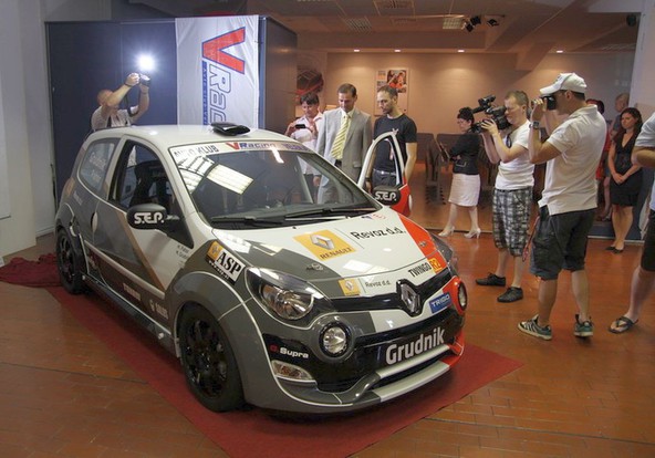 Avto Klub V-Racing & Renault: Predstavila dirkalnega twinga RS R2 EVO