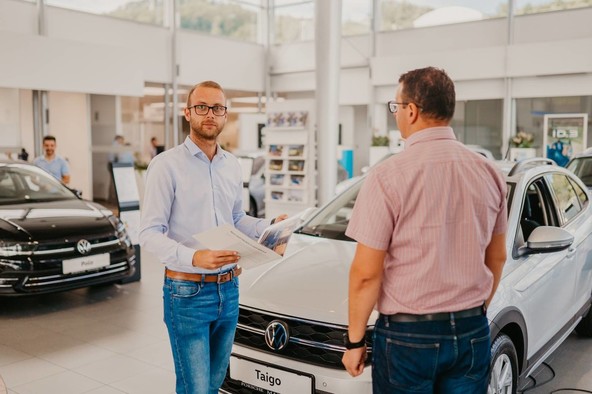 Z ugodnimi servisnimi paketi lahko dodatno prihranite: Kako do ugodnejšega avtoservisa vašega vozila?