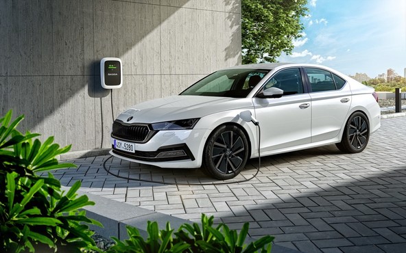 ELEKTRIČNA VOZILA <em>[Avtor: Porsche Inter Auto]</em>