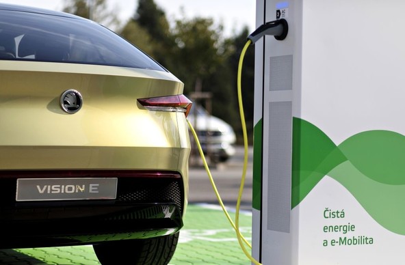 Investicija v višini okrog 32 milijonov evrov: Škoda Auto bo na Češkem vzpostavila 7.000 električnih polnilnih točk