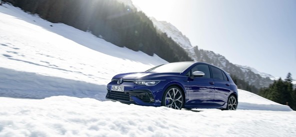 Odlične zimske pnevmatike so najbolj pomembne.: Nasveti za varno vožnjo v zimskem času